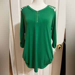 Love Delirious Maternity Green scoop neck long sleeve blouse with zipper (E)